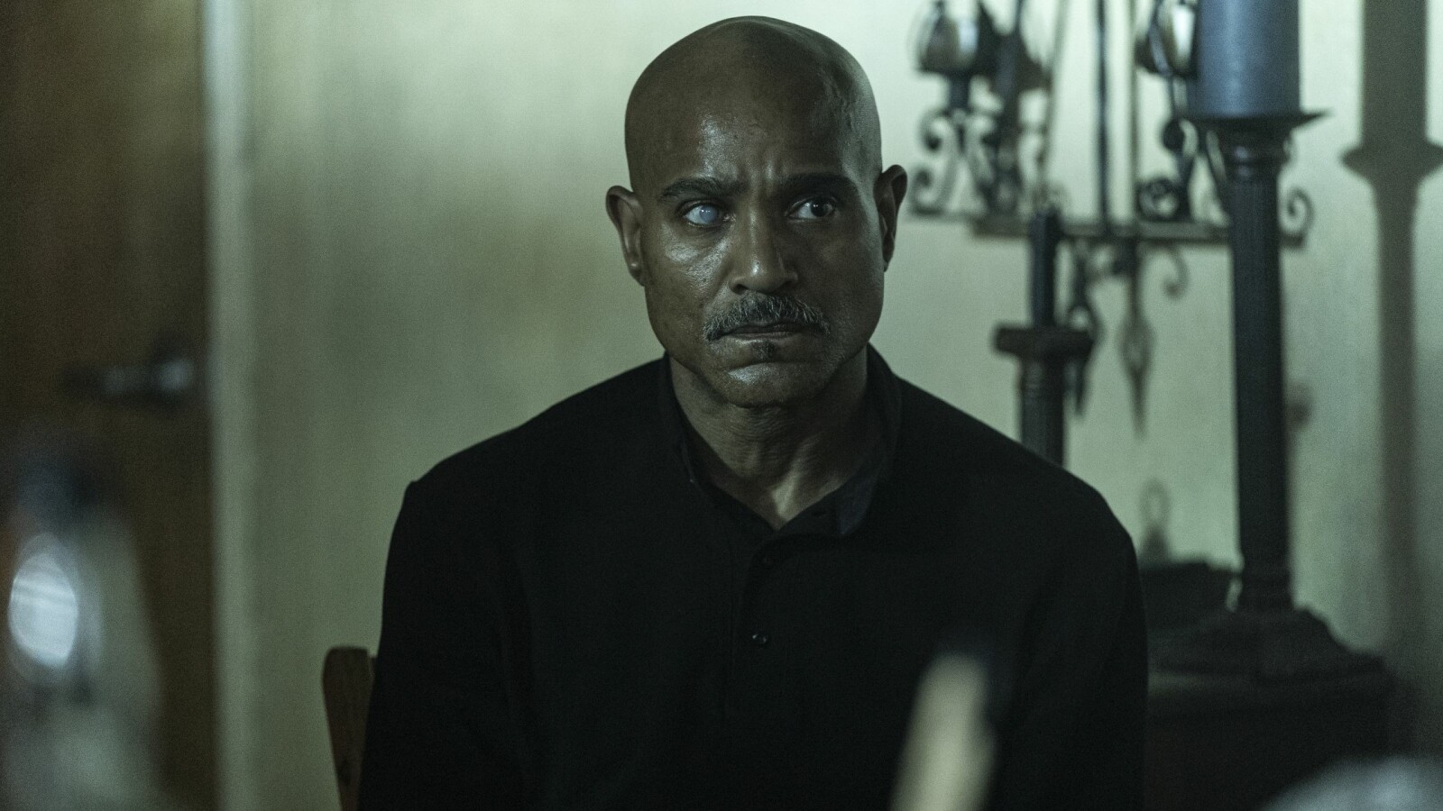 The Walking Dead Staffel 11: Gabriel findet wieder zum Glauben zurück.