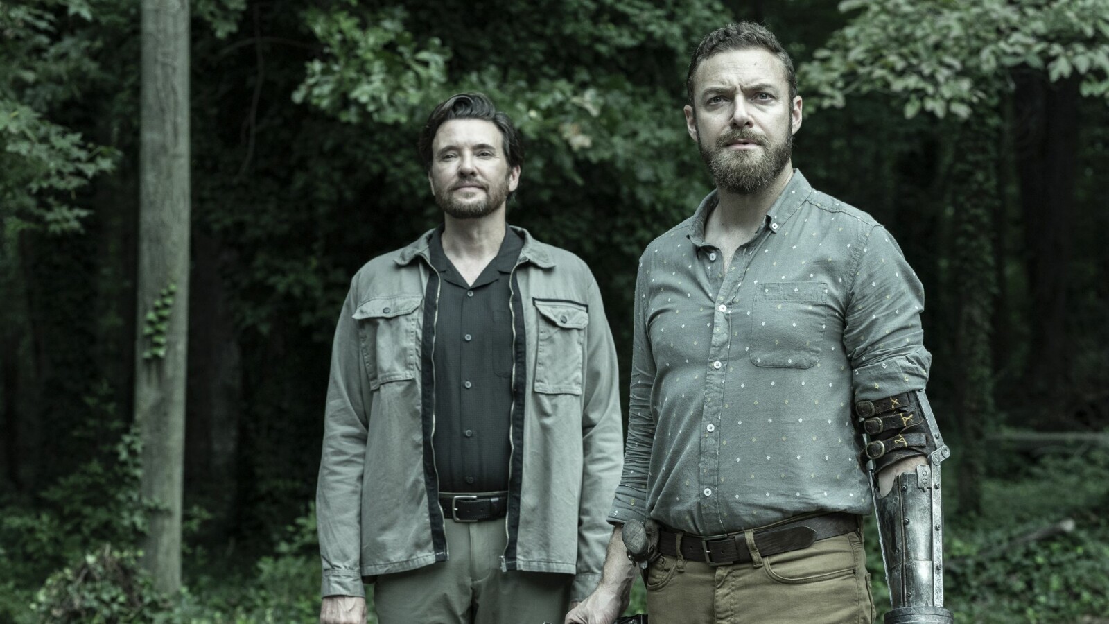 The Walking Dead Staffel 11: Carson und Aaron nehmen Kontakt zu Riverbend auf.