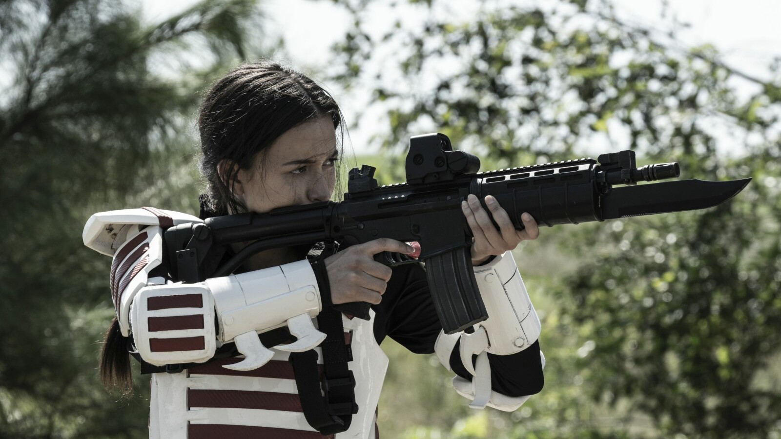 The Walking Dead Staffel 11: Auf wen zielt Rosita?