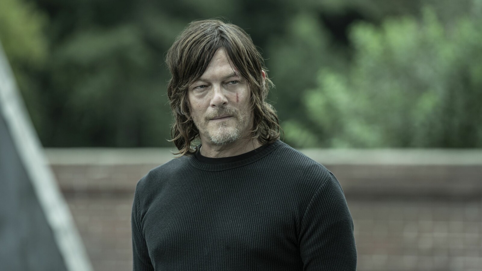 The Walking Dead Staffel 11, Folge 15: Daryl ist ohne seine Uniform unterwegs.