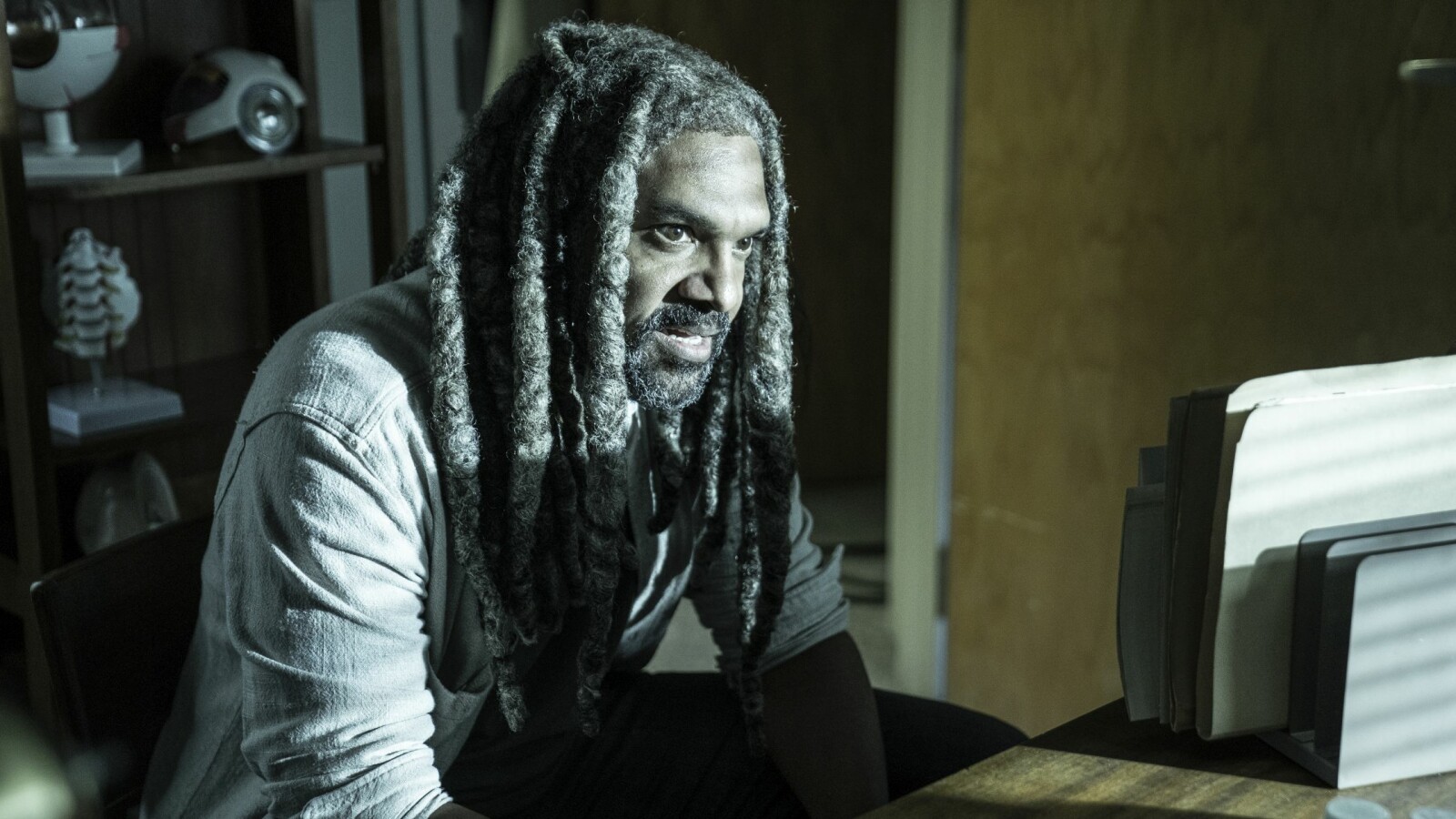 The Walking Dead Staffel 11, Folge 15: Ezekiel besucht die Arztpraxis.