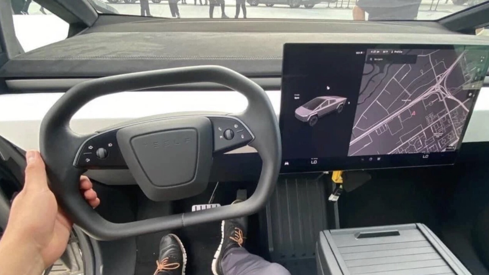 Seltener Blick Ins Tesla Cybertruck Cockpit Radikal Reduziert NETZWELT