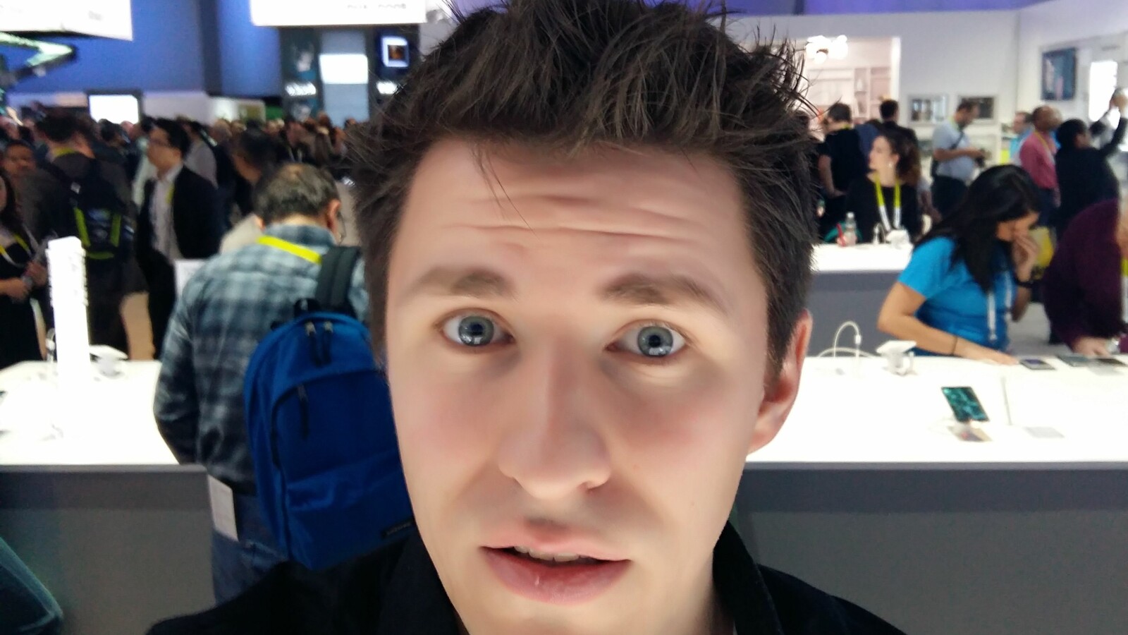 Bei schwierigen Lichtverhältnissen nimmt die Bildqualität spürbar ab.