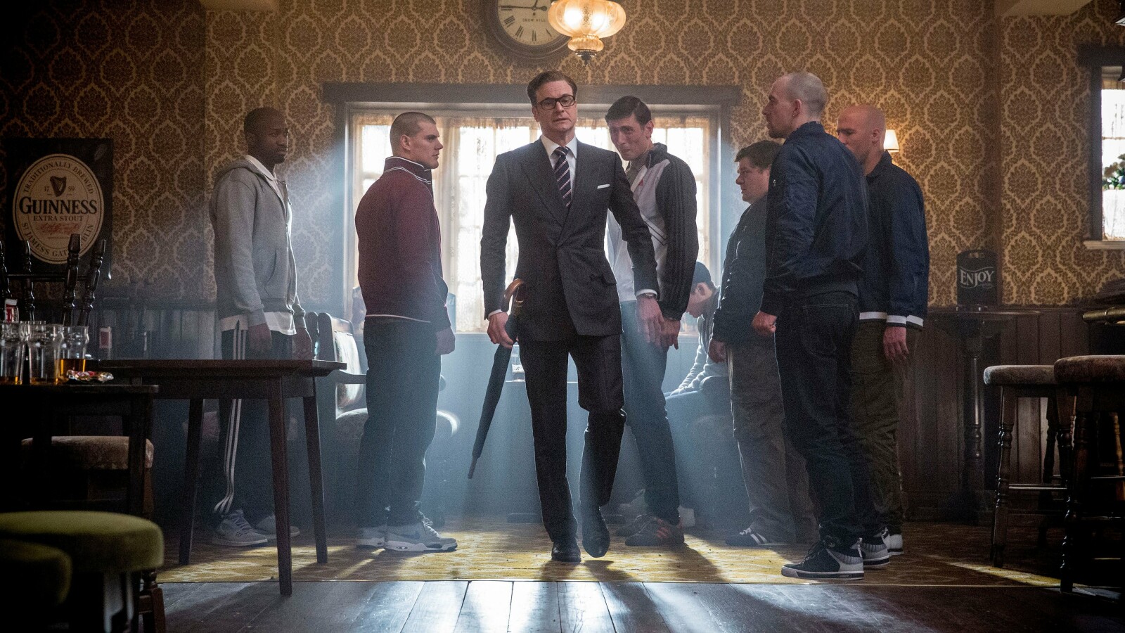 In den Kinos war "Kingsman: The Secret Service" ein großer Überraschungs-Hit und hat bereits eine Fortsetzung sowie ein Prequel hervorgebracht, welches im Dezember 2021 starten wird. "Kingsman: The Secret Service" begeistert, neben der Starbesetzung rund um Colin Firth, Samuel L. Jackson und Michael Caine, mit abgedrehter Action, einer Menge Humor und cooler Musik!