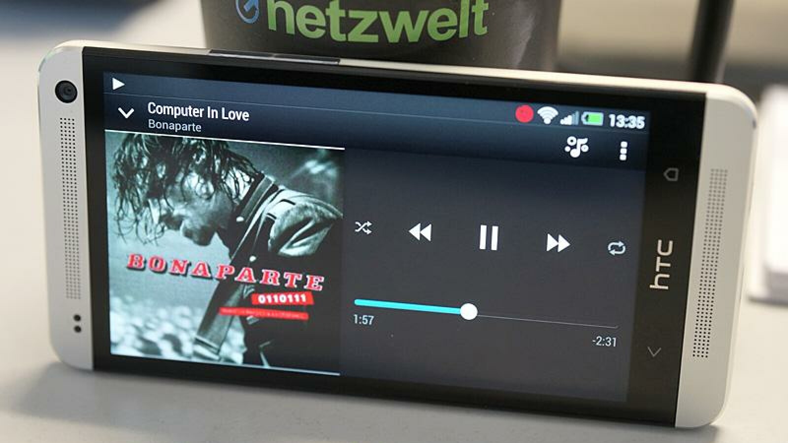 Die zwei Stereolautsprecher auf der Frontseite sorgen für einen hervorragenden Klang. (Bild: netzwelt)