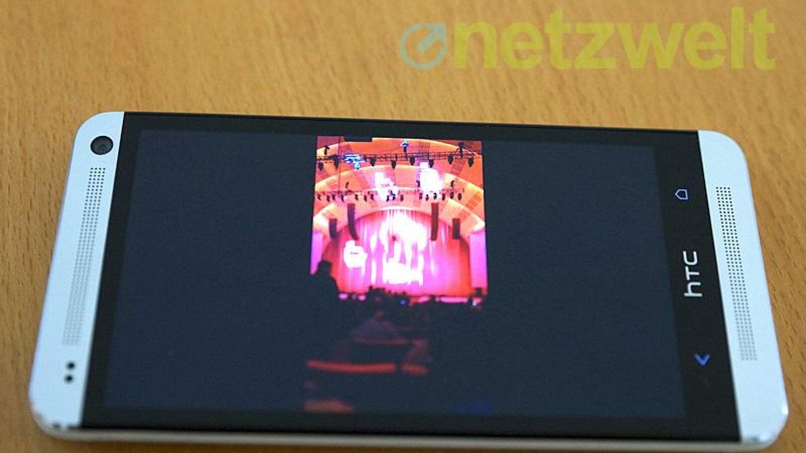 Fotos können Nutzer mit der sogenannten Ultrapixel-Kamera machen. Sie löst mit vier Megapixeln auf. (Bild: netzwelt)