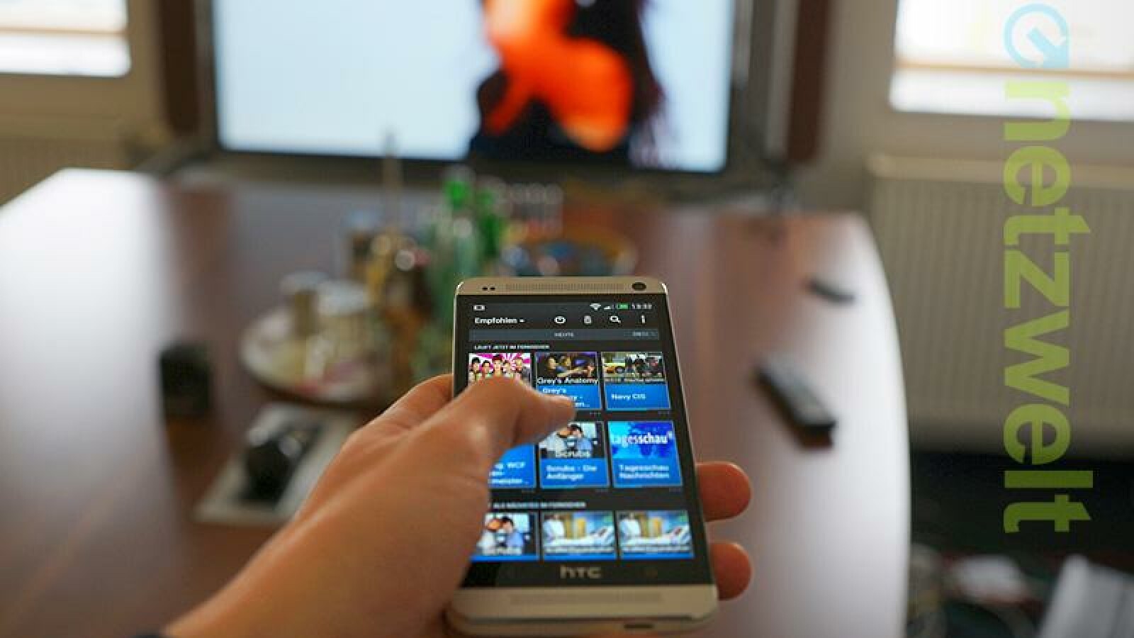 Dank Infrarotsender lässt sich das HTC One als Fernbedienung nutzen. (Bild: netzwelt)