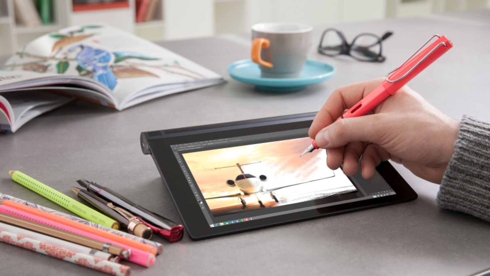 Auf der CES 2015 hat Lenovo das Yoga Tablet 2 präsentiert. (Bild: Lenovo)