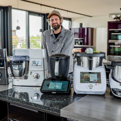 Küchenmaschinen mit Kochfunktion im Test 2026: Thermomix TM7 gegen Bosch, Kenwood & Co.