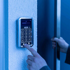 ABUS Wintecto One: Smarte Sicherheit für eure Terrassentür zum Top-Preis bei tink