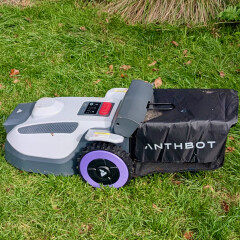 Anthbot N8 im Test: Dieser Mähroboter sammelt auch Laub auf
