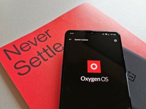 OxygenOS based on Android 10 has been installed at the factory.