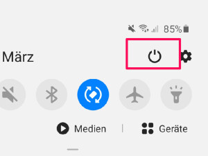 You can also close the Galaxy S20 via the notification bar.