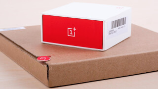Ausgepackt: OnePlus One in der Redaktion eingetroffen