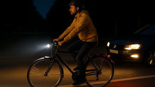 Fahrradlampe anschließen: So montiert ihr Front- und Rücklicht StVZO-konform
