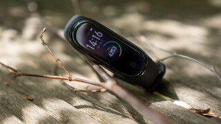 Xiaomi Mi Band 4 und Medion Life S3750 in Bildern