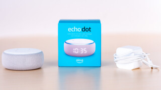 Amazon Echo Dot mit Uhr in Bildern