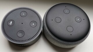 Amazon Echo Input und Amazon Echo Dot im Größenvergleich.