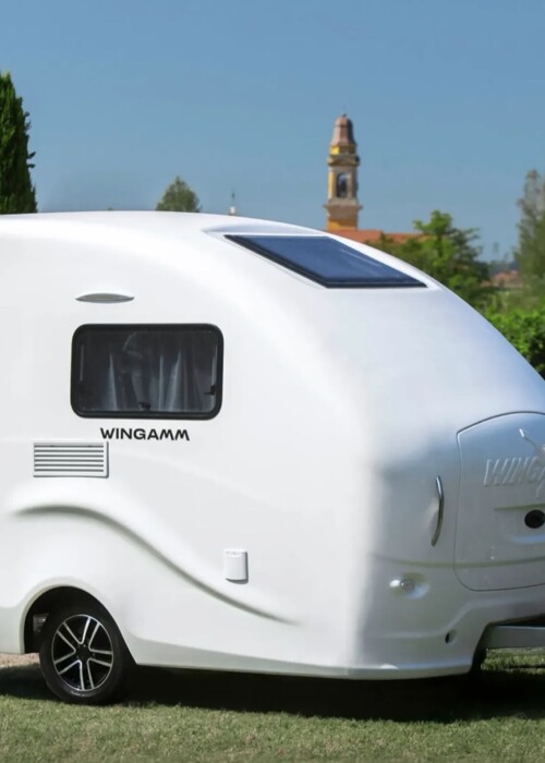 Der neue Wingamm Rookie 3.5 bietet auf engem Raum enorm viel an Ausstattung. Zwei Personen finden im Inneren Toilette, Dusche und Küche vor.