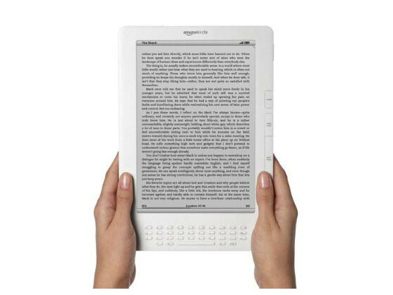 Der neueste Kindle DX ist deutlich größer als die bisher von Amazon verfügbaren Lesegeräte für elektronische Medien.