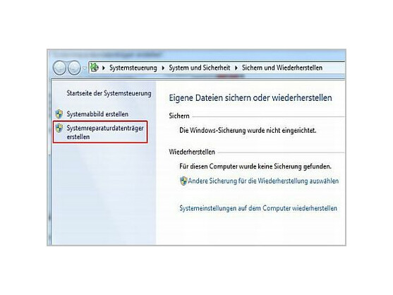 Nach einem Klick auf die umrandete Schaltfläche erstellt Windows den Rettungsdatenträger nach einem weiteren Klick im Folgefenster.