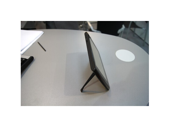 Dank des integrierten Standfußes wird das Archos-Tablet zum digitalen Fotorahmen.