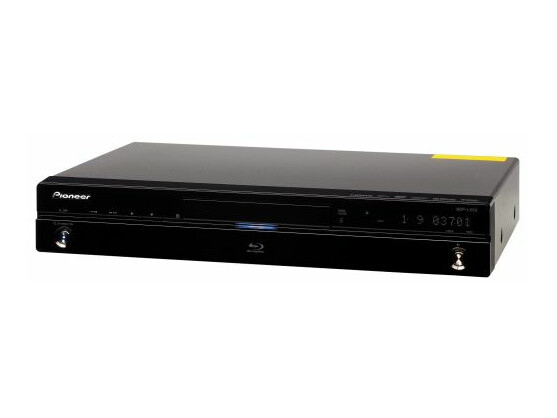 Der BDP-LX 52 verfügt über die für Pioneer typische PQLS-Multi-Surround-Funktion, die den Jitter von HD-Ton reduziert. Dies funktioniert allerdings nur im Zusammenspiel mit aktuellen Pioneer-Receivern. (Bildquelle: AV T.O.P. Messtechnik GmbH)