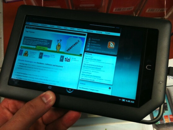 Mit dem E-Reader nook macht Barnes & Noble dem Amazon Kindle Konkurrenz. Hier das nook Color. Bild: Netzwelt