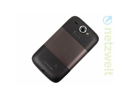 Die eingebaute fünf Megapixel Kamera kann trotz Blitzfunktion nicht voll überzeugen.