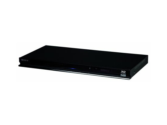 Gerade einmal 3,6 Zentimeter hoch und auch sonst ziemlich zierlich: Sonys BDP-S 370.