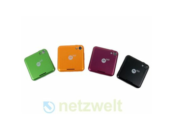 Großzügig: Hersteller Motorola liefert das Flipout mit vier verschiedenfarbigen Hüllen aus.