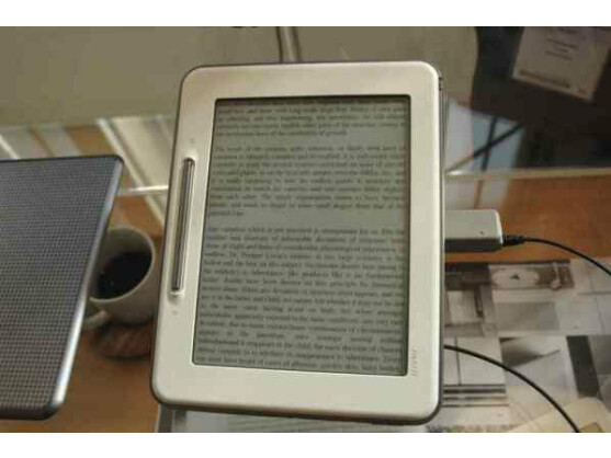 iRiver mit neuem E-Reader: der iRiver Cover Story. Bild: Netzwelt