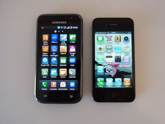 Klarer Größenunterschied: Samsung Galaxy S gegen Apple iPhone 4