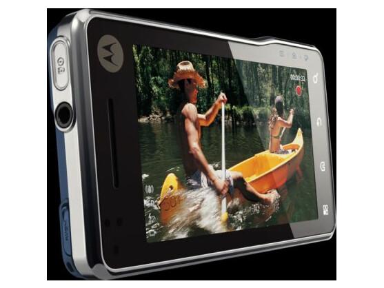 Das Motorola Milestone XT720 ist gerade mal 11 Millimeter dick und besitzt einen 2,7-Zoll Bildschirm.