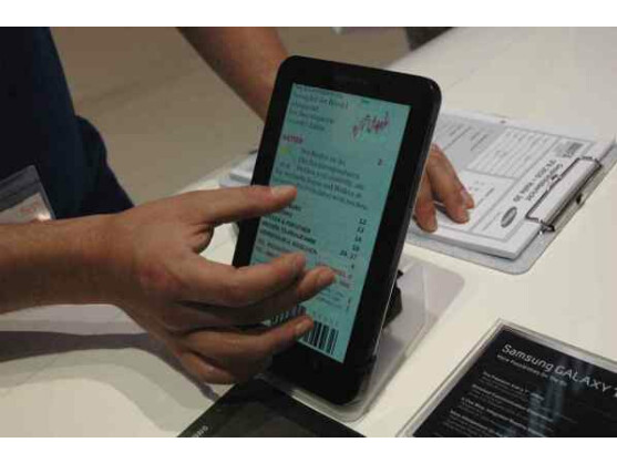 Samsungs Galaxy Tab erlaubt wie viele Flachcomputer Multitouch-Steuerung. Bild: Netzwelt