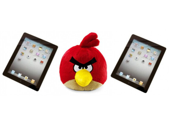 Ein roter Angry Bird und zwei iPads machen sich auf den Weg zur Internationalen Raumstation. (Bild iPad: netzwelt, Bild Plüschvogel: Rovio)