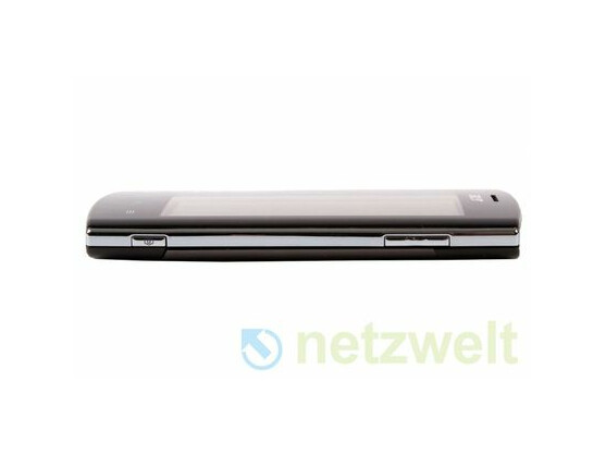 Das Display des Acer Liquid MT ist leicht gewölbt.