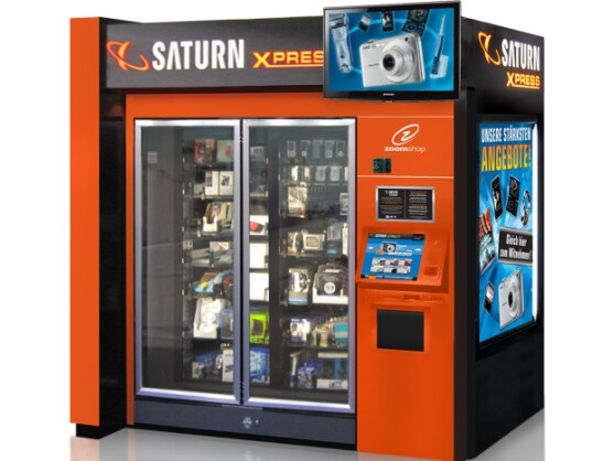 Am Düsseldorfer Flughafen steht der erste Saturn Verkaufsautomat.