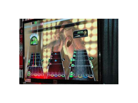 Einmal Rockstar sein: Guitar Hero macht's möglich. Doch die Musiksimulation wird eingestellt.