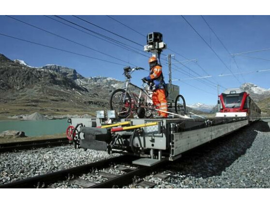 Google begibt sich für Street View erstmals auf Schienen.