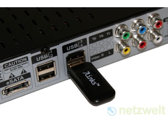 Ins Internet gelangt die Android-Box per Ethernet. Alternativ dient ein WLAN-Stick zur Herstellung der Internetverbindung, den der Hersteller mitliefert.