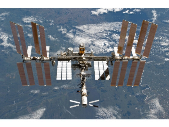 An der ISS ist nur knapp ein Stück Weltraumschrott vorbei geflogen.