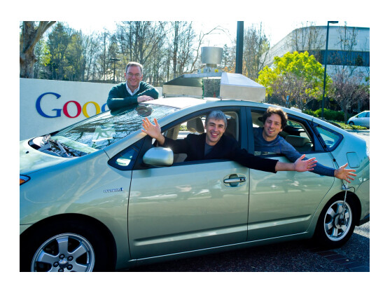 Die Google-Gründer Larry Page (vorne links) und Sergey Brin (vorne rechts) wollen auch künftig die Pionier-Kultur bei Google fördern.