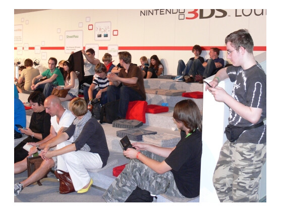 Nicht nur auf der Gamescom ist der Nintendo 3DS beliebt. In Deutschland hat das Modell Nintendo zufolge einen guten Start hingelegt.