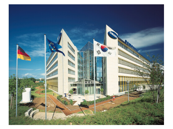 Samsung will in Südkorea nicht gegen Apple klagen. In Deutschland gehen die Rechtsstreitigkeiten aber weiter. Im Bild: Die deutsche Samsung-Niederlassung in Schwalbach.