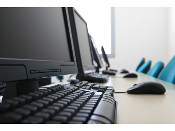 Während es in Deutschland sogar noch an Computern an Schulen mangelt, möchte die südkoreanische Regierung bereits in den nächsten Jahren komplett auf E-Books und Tablets umstellen.