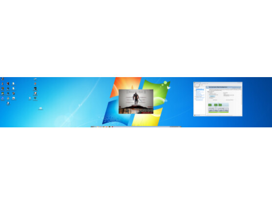 Der auf 5.760 x 1.080 erweiterte Windows-Desktop erstreckt sich über drei Bildschirme.
