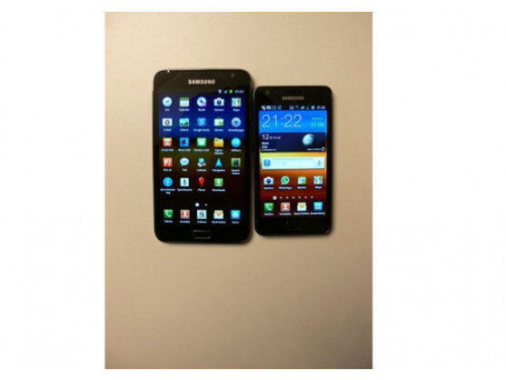 Das aktuelle Galaxy Note besitzt ein 5,3-Zoll-Display (hier links neben dem Galaxy S2).