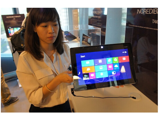 Asus Taichi: Dieses ungewöhnliche Notebook verfügt über zwei Bildschirme. Der Inhalt lässt sich vom Nutzer anpassen. So wird zum Beispiel der Inhalt des Haupt-Displays einfach gespiegelt.