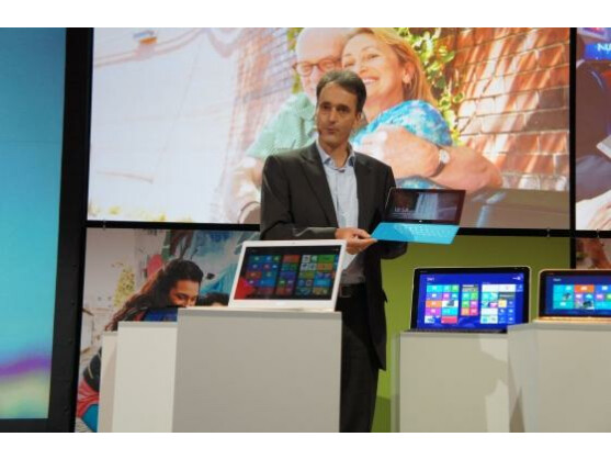 Die Schutzhülle von Microsofts Tablet-PC Surface verwandelt sich in eine Tastatur.